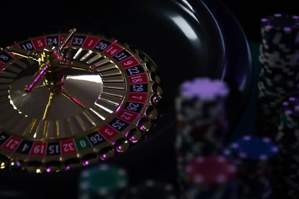 Live roulette table with professional dealer and HD video stream on laju77